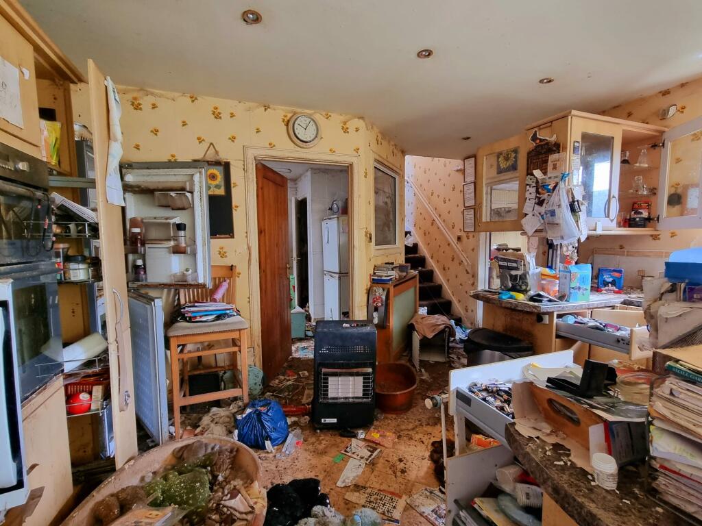 An unassuming cottage in Ardersier, Inverness, is up for auction at £75,000. While the exterior appears standard, the inside is a mess with sunken ceilings, graffiti, and rubbish-filled rooms. Ideal for a DIY enthusiast.
