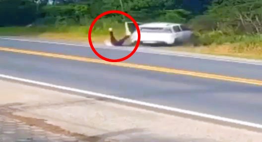 A couple's heated argument took a dangerous turn when they both fell out of their moving car. The incident, captured on camera, occurred during a dispute on a highway in São João Batista, Brazil. Authorities are investigating the circumstances surrounding the incident.