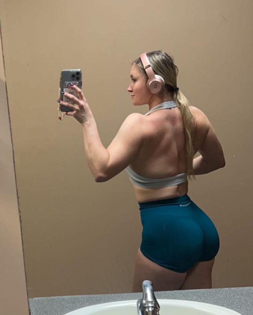 Grace Griswold, 22, overcame insecurities about her muscular physique. Now a bikini bodybuilder, she proudly shows off her muscles in feminine clothes. Discover her journey.
