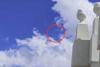 A ‘doughnut-shaped UFO’ was spotted spinning through the clouds over Madrid, captured on video by Paula Veloso and Manuel Ribo at Hotel Riu Plaza España. The footage, shared by Mexican ufologist Jaime Maussan.