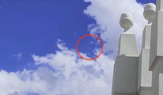A ‘doughnut-shaped UFO’ was spotted spinning through the clouds over Madrid, captured on video by Paula Veloso and Manuel Ribo at Hotel Riu Plaza España. The footage, shared by Mexican ufologist Jaime Maussan.