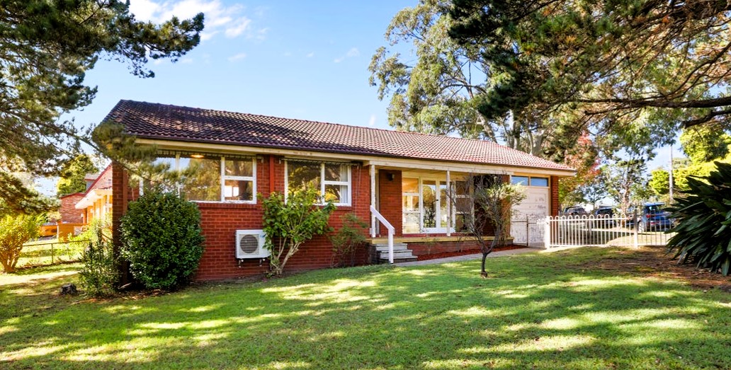 A stunning 1960s house in Killarney Heights, NSW, hits the market for the first time with a guide price of £950k (AUD $1.9m), featuring original decor and a spacious garden.