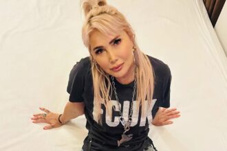 Influencer Yonca Evcimik, 60, credits her youthful skin to a unique facial made from umbilical cord stem cells. She claims the procedure revitalizes skin cells without surgery.