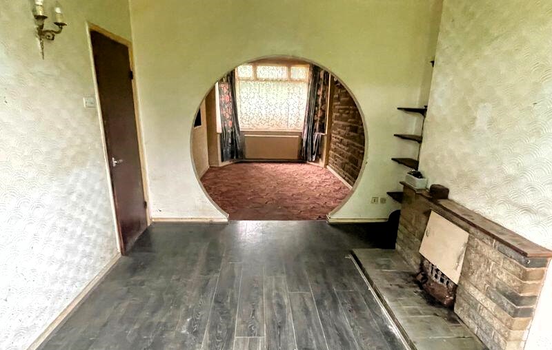 A Birmingham house for £220,000 surprises social media with a "time portal" hole connecting two rooms. Discover this unique feature and why it’s causing a buzz online!