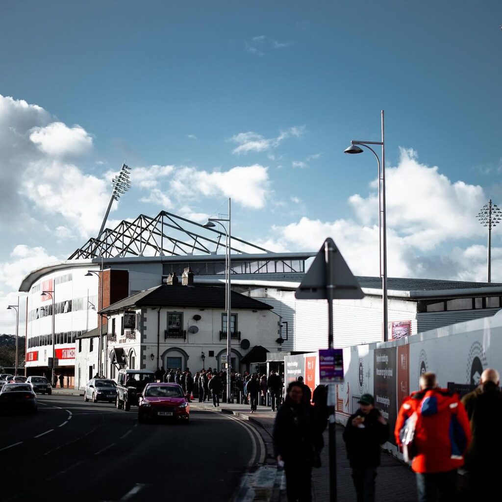 Hollywood stars Ryan Reynolds and Rob McElhenney seek a PA for Wrexham FC, offering £30k-£40k/year. The role includes travel planning, working outside office hours, and supporting the CEO and board.