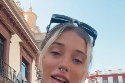 Influencer Gigi Abeleira, denied entry to Seville Cathedral due to her tattoos and attire, shares her frustration on TikTok. Discover her story and the viral reaction.