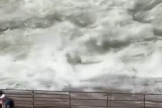 Two reckless tourists jumped a safety fence at Yosemite, posing on a cliff edge. Captured on video by Maddie Hopkins, the clip has gone viral, sparking outrage over their dangerous stunt.