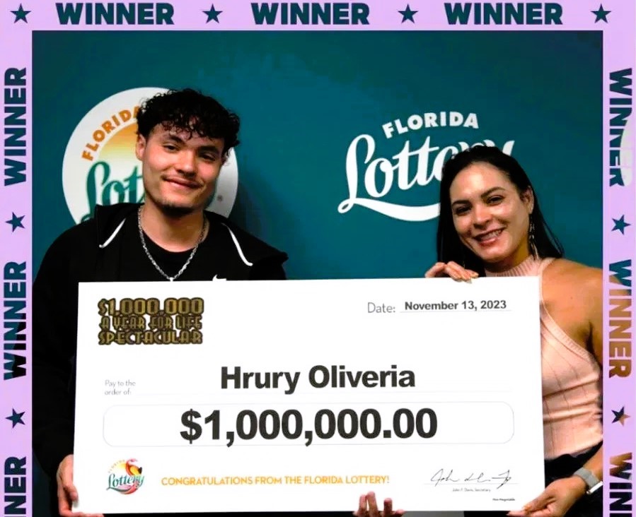 A 19-year-old from Florida wins $1M A Year For Life, opting for a $640K lump-sum payment from a $50 ticket purchased at A&J Seabra supermarket.