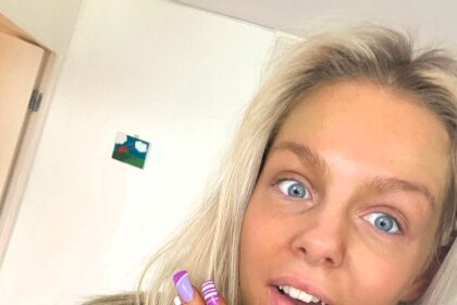 A woman turned bright orange after a spray tan mishap, leading to hilarious comparisons to cheese Doritos. Iris Owen from London took it in stride and shared her story on TikTok.