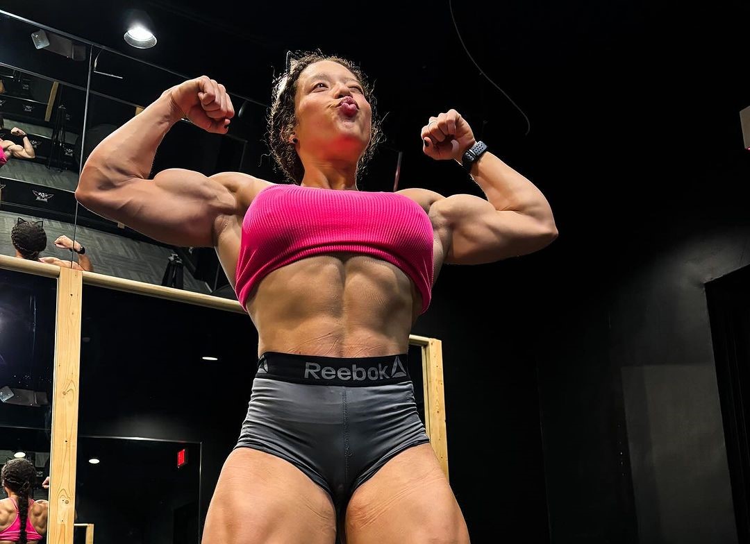 Super fit Carolyne Marquez, who can lift 350lbs, faces trolls calling her "manly" and accusing her of steroid use. Despite criticism, she's determined to get even more shredded.