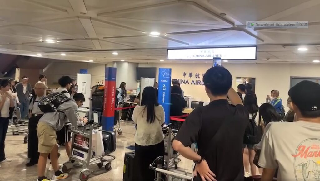 China Airlines supervisor kneels to apologize to passengers after a Typhoon Gaemi delay causes a 3-hour wait for luggage at Taiwan's Taoyuan Airport, sparking social media outrage.