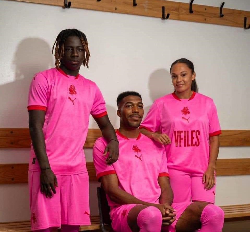 Barnsley FC’s new PINK kit branded ‘truly horrendous’ that looks like ...