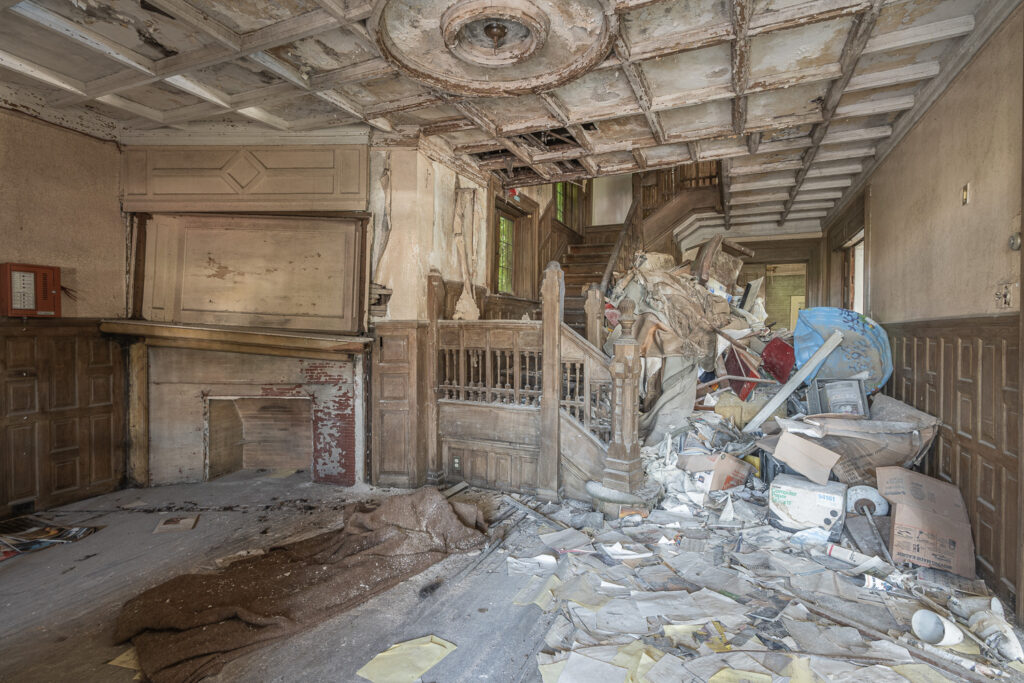 Urban explorer Freaktography discovers 'haunted' funeral home where Harry Houdini was embalmed, revealing eerie rooms and remnants of its past. Watch the captivating exploration!