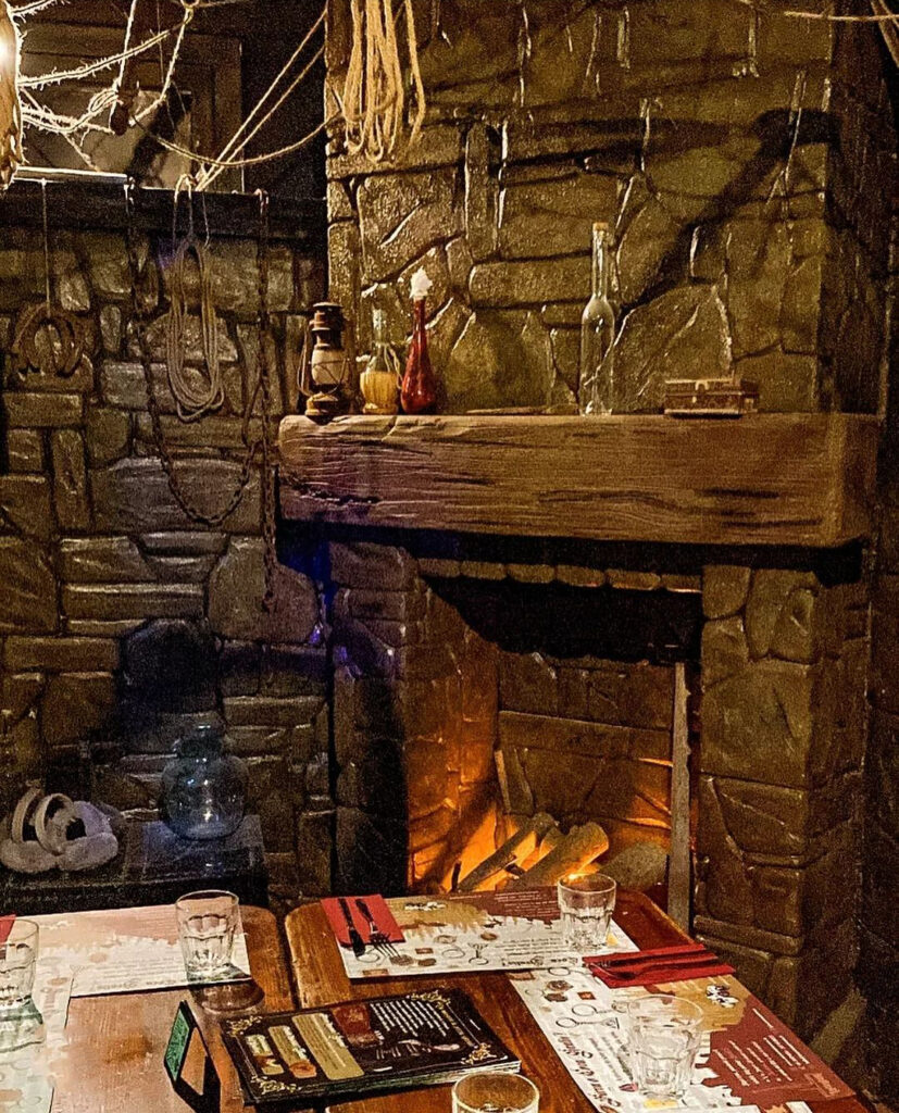 Step into the magical world of INCANTUM, a Harry Potter-themed restaurant in Rome serving Gryffindor-inspired pizza, butter beer, and chocolate frogs, with enchanting decor and exclusive dishes.