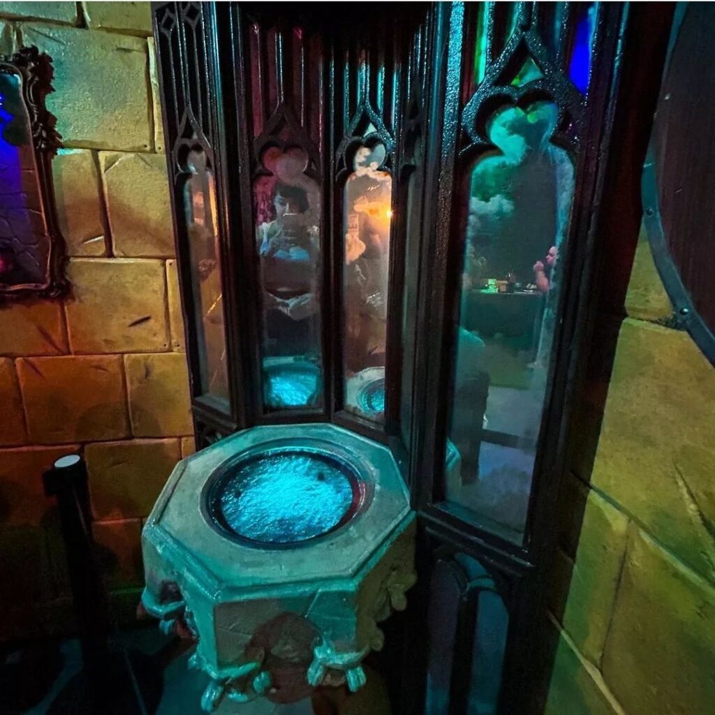 Step into the magical world of INCANTUM, a Harry Potter-themed restaurant in Rome serving Gryffindor-inspired pizza, butter beer, and chocolate frogs, with enchanting decor and exclusive dishes.