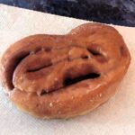 Man baffled after finding E.T.'s face on his doughnut. Savon Cummings, 30, discovered the famous alien while heating up a treat at his grandmother's house in Illinois.