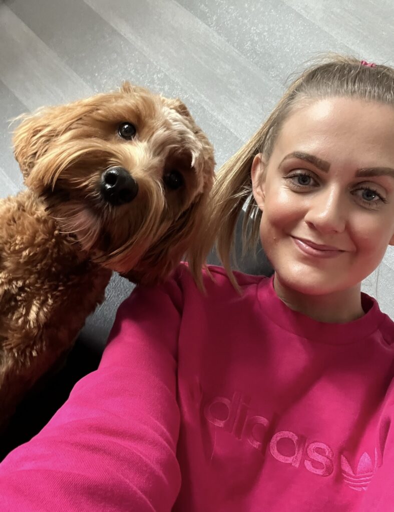 A puppy survived a car crash thanks to a doggy seatbelt. Chloe Arbuckle's cockapoo, Daisy, was saved from serious injury, highlighting the importance of pet restraints in cars.