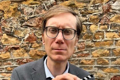 Stephen Merchant discovered he was allergic to his flat due to his old mattress. The TV funnyman endured two years of streaming eyes and sneezing before solving the mystery.