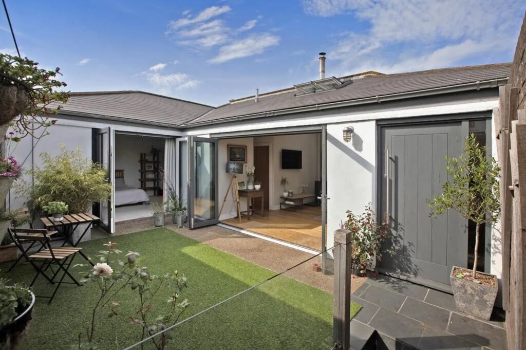 Discover this surprising £325,000 bungalow in Exeter, Devon. Compact yet modern with bright interiors, a quirky pantry, and a private garden, all near the scenic quay and city center.