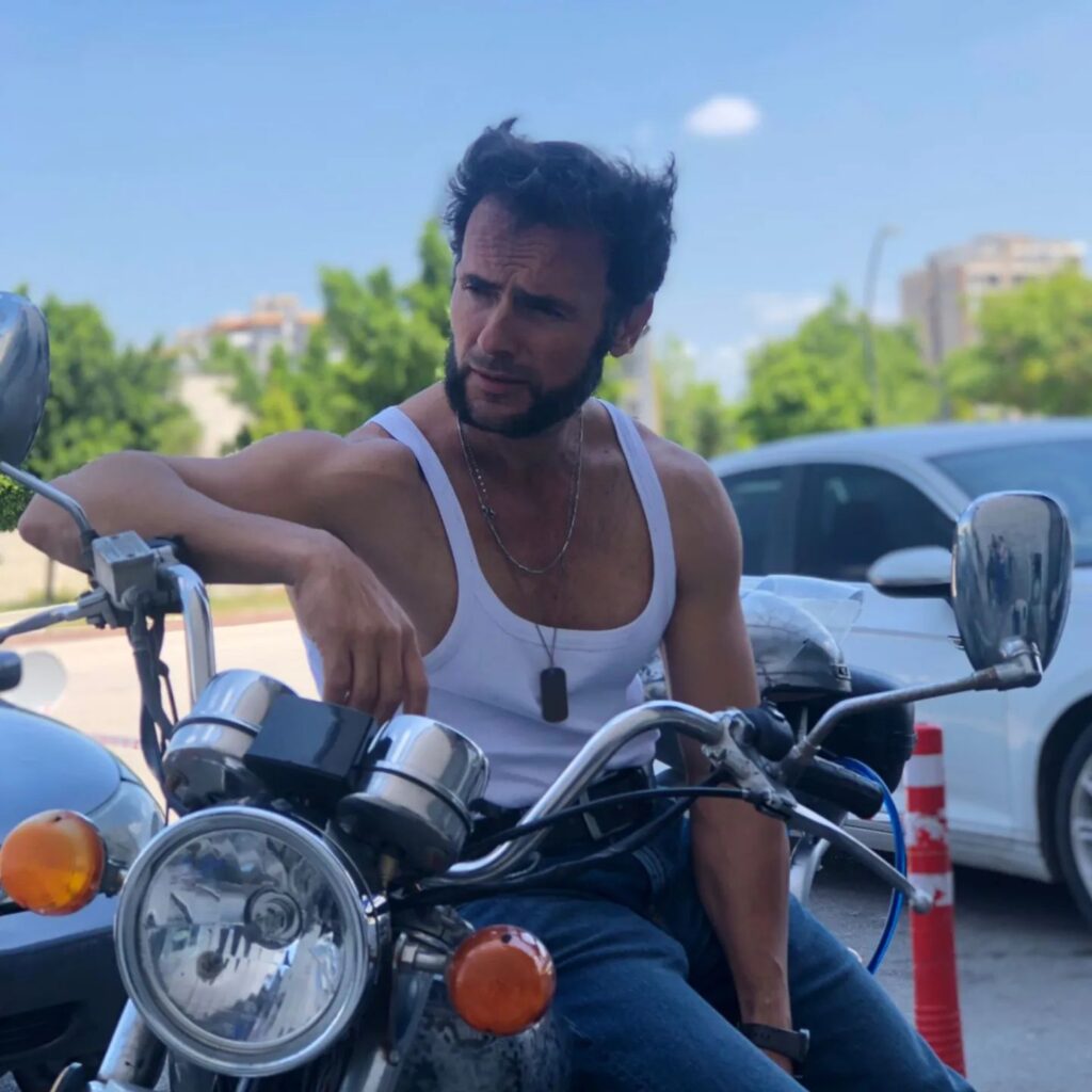 Meet the 'Turkish Wolverine': Ozer Metehan Tetik goes viral for his uncanny resemblance to Hugh Jackman, delighting fans with his impressive Wolverine cosplay and charisma.