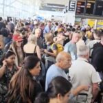 A Microsoft outage caused chaos at Stansted Airport, forcing staff to write boarding passes by hand. Passenger Rafa de Miguel endured a three-hour queue with over 2,000 people.