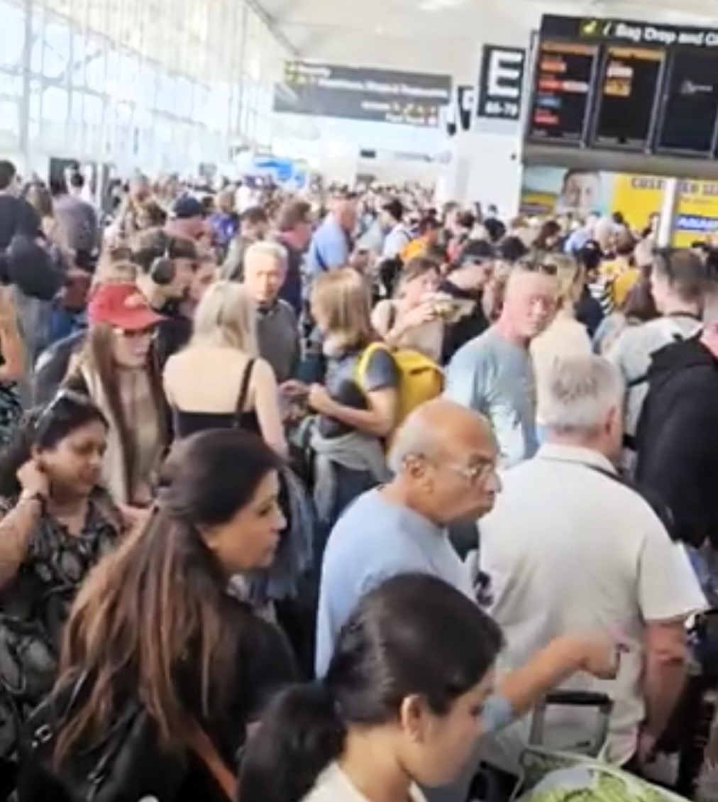 A Microsoft outage caused chaos at Stansted Airport, forcing staff to write boarding passes by hand. Passenger Rafa de Miguel endured a three-hour queue with over 2,000 people.