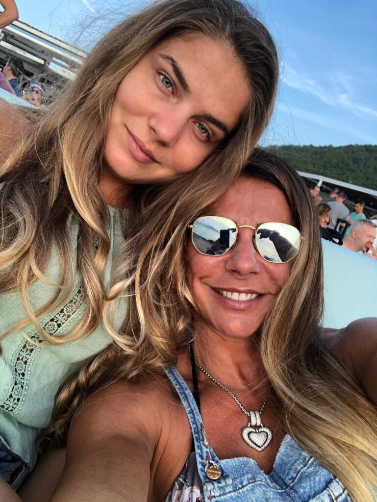 Superfit gran Andréa Sunshine, 54, often mistaken for her daughter’s sister, shares how younger men's attention causes rifts but highlights their close bond and shared lifestyle.