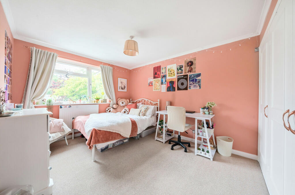 A £550,000 Saffron Walden home with a controversial open-plan en-suite raises hygiene concerns but offers four bedrooms, a large garden, and spacious living areas.