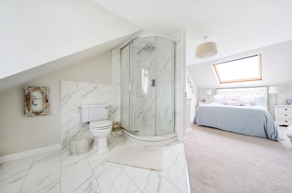 A £550,000 Saffron Walden home with a controversial open-plan en-suite raises hygiene concerns but offers four bedrooms, a large garden, and spacious living areas.