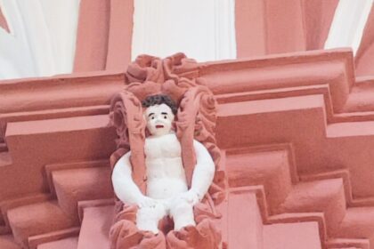 The botched restoration of cherub statues in a 300-year-old Spanish church has been criticized as "cartoonish" and "disrespectful" to heritage, sparking outrage among experts and locals.