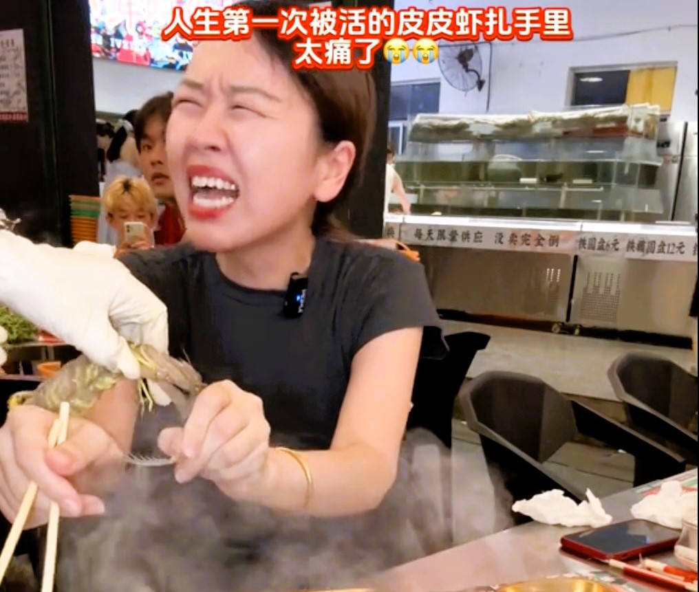 A woman shrieks in pain as a live 'thumb-splitter' mantis shrimp spears her hand at a suki restaurant in China. The shocking incident was caught on camera and shared online.