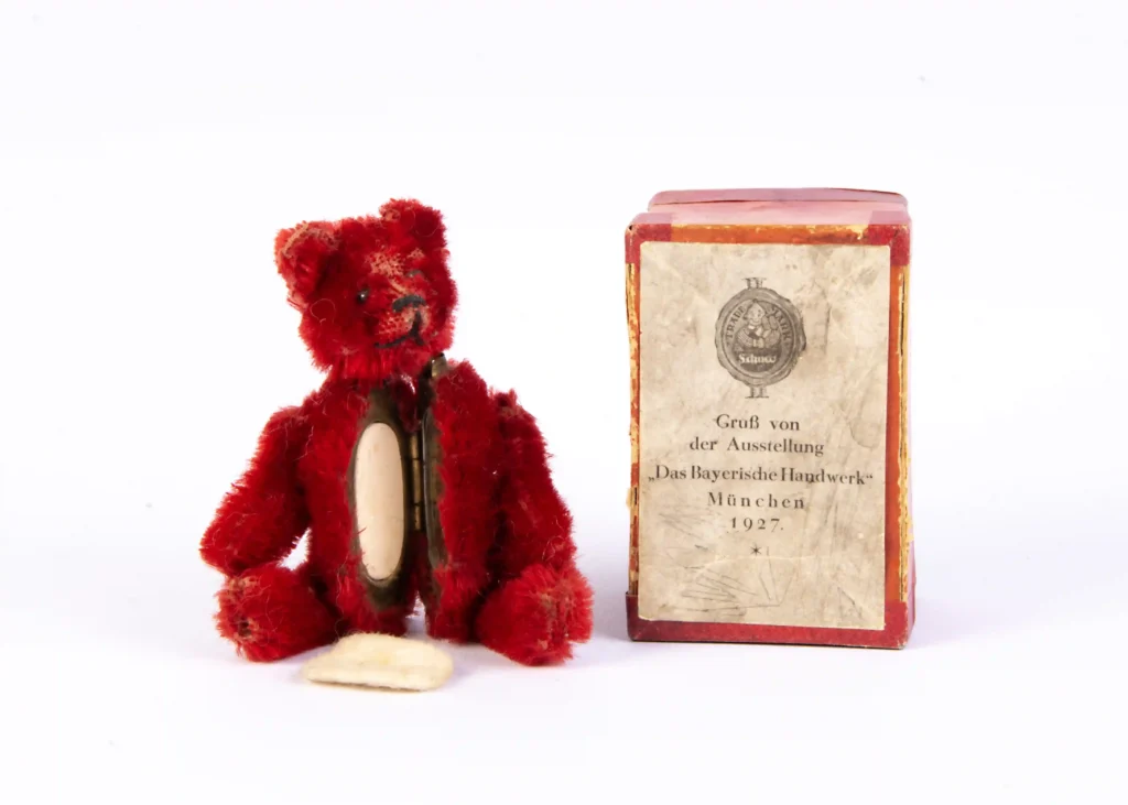 Iconic 1910 teddy bear Aloysius, star of ITV's Brideshead Revisited, set to fetch £30,000+ at auction, alongside rare teddy bear collectibles. Auction to be held in December.