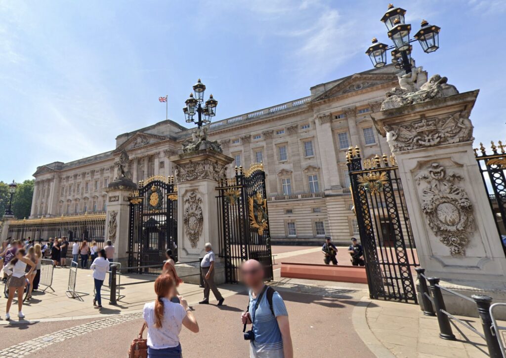 Buckingham Palace seeks a spud peeler and kitchen porter for a two-year contract starting in September. Duties include cleaning and veggie prep. Apply by August 4 for this £20k-a-year role.