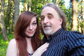 A couple with a 27-year age gap, often mistaken for father and daughter, defy trolls and pursue their love. Lindsey, 29, and Gary, 56, plan to start a family despite criticism.