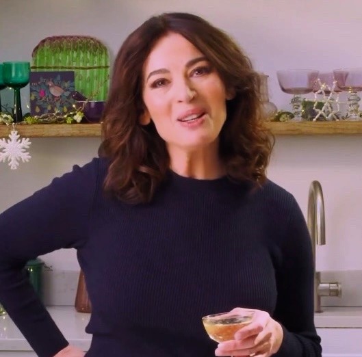 Nigella Lawson sparks controversy with crustless pizza recipe, angering Italians. Critics say it looks like an omelette and miss the crust. Recipe includes chorizo, ham, and sweetcorn.