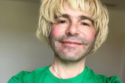 Charlatans frontman Tim Burgess treats fans to £1,000 bar tab after bad weather cancels Cardiff gig, turning disappointment into a memorable night with generous gesture.