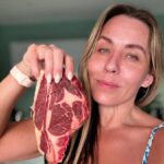 Laura Sliazaite thrives on a year-long diet of only meat, fish, eggs, and cheese, despite no fruit or vegetables. Claims improved health, but doctors caution against risks.