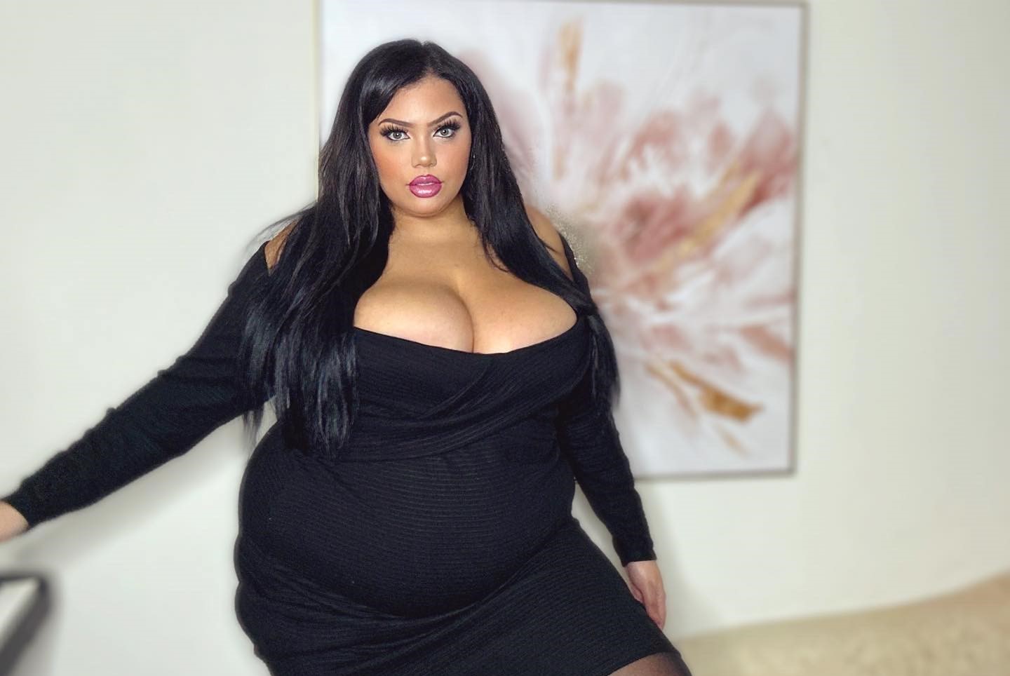 Body-positive influencer Alex Aspasia shares her struggles with fitting into restaurant seating, advocating for more plus-size friendly and accessible spaces. 1.8M TikTok views.