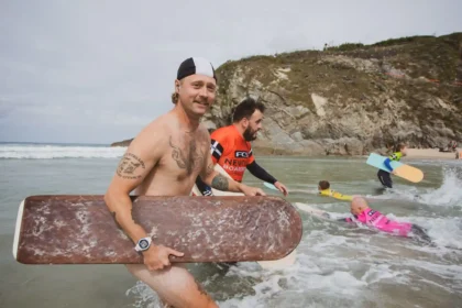 Bellyboarders from around the world competed at the World Championships in Newquay, Cornwall, showcasing their skills on wooden boards despite challenging sea conditions.