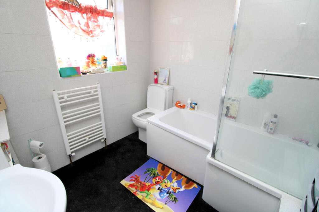 Disney-themed house in Rhyl hits the market, featuring stunning murals, toy-filled rooms, and magical decor from Aladdin to Peter Pan. Listed for £179,950 – a dream home for Disney fans!