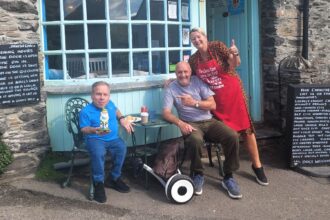 Hollywood star Warwick Davis surprised staff at The Cornish Cove Tearoom in Port Isaac, enjoying tea and Victoria Sponge. Locals praised the actor for his kind demeanor.