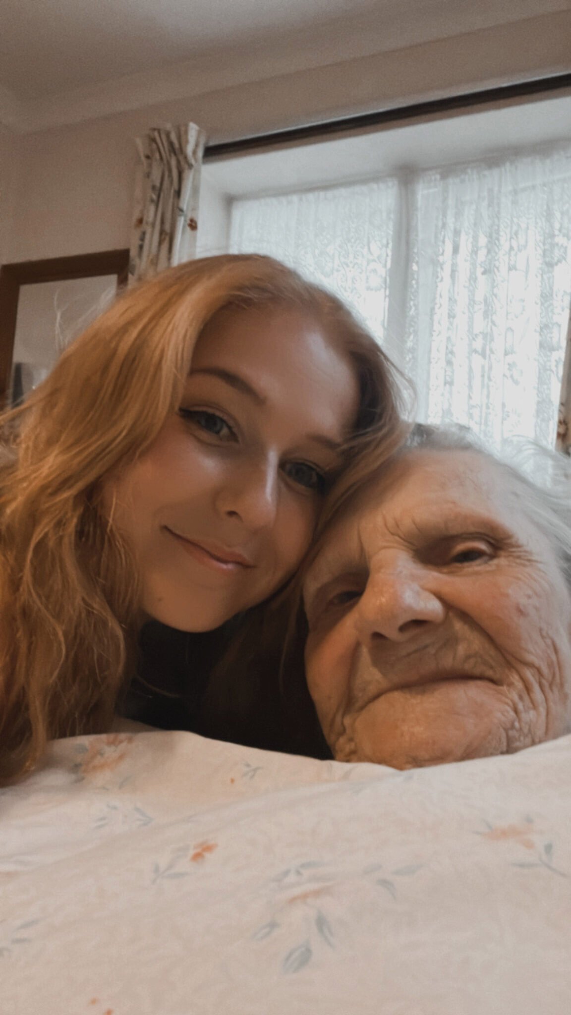 the-heartbreaking-moment-granddaughter-introduces-herself-to-nan-with
