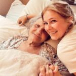 A granddaughter heartbreakingly reintroduces herself daily to her 92-year-old nan, who no longer remembers her due to dementia. Their loving bond endures despite the memory loss.