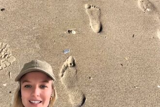 A mind-bending optical illusion of footprints in the sand has gone viral, confusing viewers who see both imprints and 3D shapes. The TikTok post has 3.2 million views!