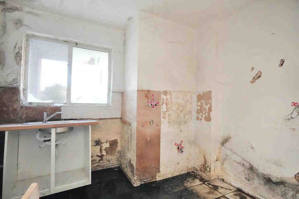 Liverpool two-bedroom flat listed for £10,000, but needs major renovations. With rental potential at £800/month post-reno, could this fixer-upper be your next investment?