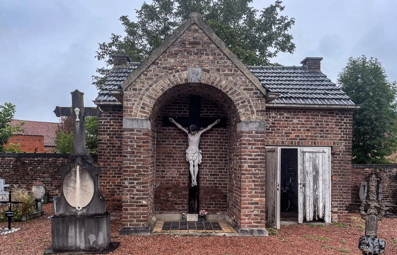 British explorer Chloe Urbex uncovers a spooky, abandoned morgue in Belgium, complete with a Victorian-era hearse and autopsy table, thrilling fans with her eerie find.