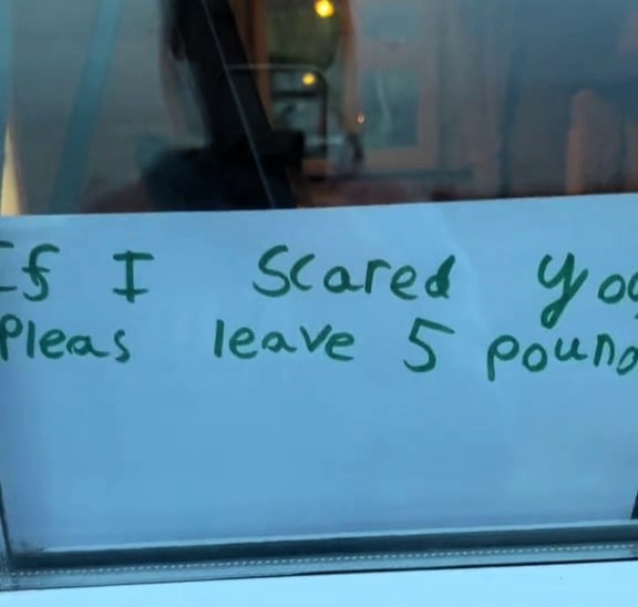 Cheeky 8-year-old Jasper leaves a sign asking for £5 from those spooked by his Halloween decorations—and it worked! His crafty idea has TikTok in stitches.