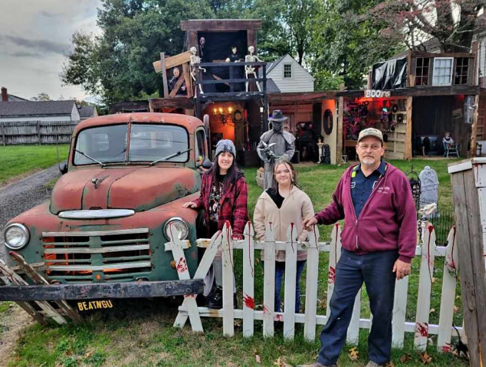 Ohio father-daughter duo spend £13,000 creating an epic Halloween ‘House of Horrors’ for charity, featuring themed rooms, animatronics, and a haunted DJ booth.