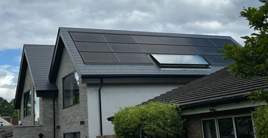 A savvy family-of-four cut their electricity bill to just £16 a month by switching to solar panels, saving money even as UK energy prices rise. Here’s how they did it.