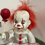 Halloween superfan transforms budget dolls into mini horror icons, from Michael Myers to Pennywise. Her handmade collection has fans begging for their own spooky doll!